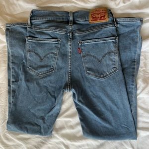 Levi’s 720 Cropped Super-Skinny Jeans